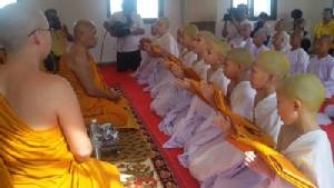 สามเณร แม่ชีน้อย 19 รูป บวชถวายในหลวง