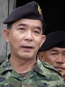 มทภ.4 เยี่ยมกำลังพลบาดเจ็บ ยันใต้เริ่มพัฒนาดีขึ้น หวังทำผู้เห็นต่างมั่นใจมาคุยเพิ่ม