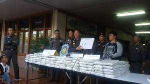 ตร.ทางหลวงสกัดจับกัญชาอัดแท่งหนัก 400 กก.มุ่งเข้า กทม.