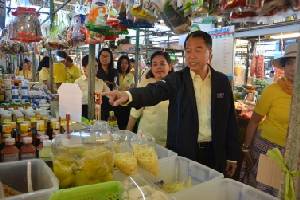 “พาณิชย์” ลงพื้นที่สำรวจตลาดศาลายา ยันสินค้าอุปโภคบริโภค และวัตถุดิบทำอาหารราคาทรงตัว