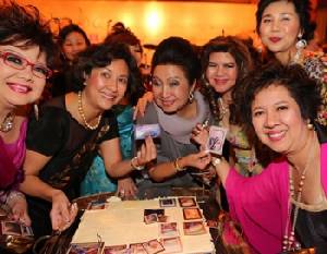 "ศิริลักษณ์ ไม้ไทย" เซอร์ไพรส์วันเกิด "ลลิสา จงบารมี" ได้รับจุ๊บฟอดใหญ่ !