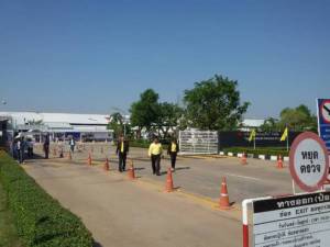 คนงานไทยแอโรว์สลายตัว-ผู้บริหารเสนอจ่ายเงินเพิ่มคนละหมื่น