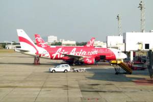 แอร์เอเชียปลื้ม คว้ารางวัลสายการบินราคาประหยัดชั้นนำปี 57