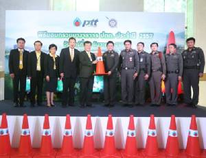 ปตท.ส่งมอบอุปกรณ์กรวยยางจราจร