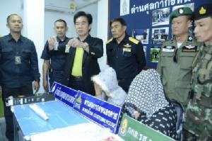 ตม.หนองคายรวบ 2 สาวซุกโคเคนพันก้านธูปหนัก 3 กก. มูลค่ากว่า 13 ล้านบาท