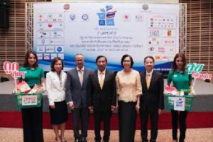 กระทรวงพาณิชย์ จับมือ เทสโก้ โลตัส ร่วม “เทใจ...คืนสุข...สู่ประชาชน”  ลดราคาสินค้ากว่า 5,000 รายการ สูงสุด 70%