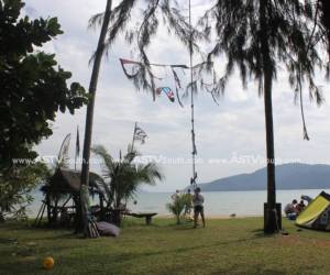 ตร.ภูเก็ตนำชาวยูเครนชี้จุดถูกทหารเชิญตัว ขณะที่ศาลออกหมายจับอีก 5 คดีเคลียร์หนี้