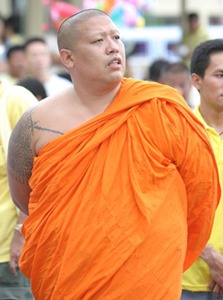 “หลวงพี่น้ำฝน” ยื่นฟ้องไทยรัฐทีวี ออกข่าวไล่ที่ชาวบ้านรอบวัดไผ่ล้อม