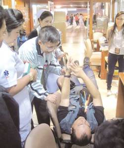 “สกล สนธิรัตน์” ช่างภาพเนชั่นเสียชีวิตแล้ว กรณีช็อกกลางสภา-ถูกเมินใช้รถพยาบาลส่ง
