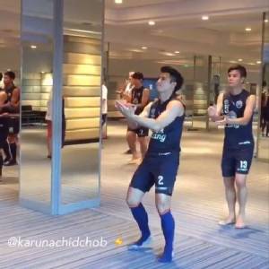 [ชมคลิป] “น้องต้น นฤบดินทร์-นักเตะบุรีรัมย์” ซ้อมชักกระตุก