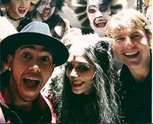 "ลูอิส-นิโคล" แชะเซลฟี "ทอม ครูซ" เบื้องหลังละครเวที