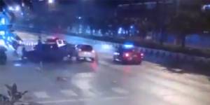 [ชมคลิป] เป้าหมายมีไว้พุ่งชน! ขับหลับใน พุ่งชนด่านตำรวจสมุทรปราการ