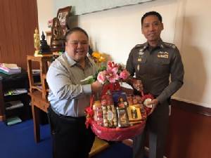 นายกเล็กเจดีย์ใหญ่พบ ผบช.ภ.7 ถกนโยบายรับปีใหม่