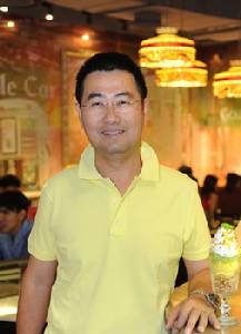 "ชุมพจน์ ตันติสุนทร" แจกไอศกรีมสเ้วนเซ่นส์ 100 สกู๊ป ฟรี ! วันเด็ก