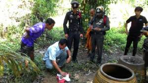 พบศพทารกถูกฝังดิน ริมรั้ววัดเมืองตราด