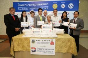 รพ.กรุงเทพพัทยา มอบผ้าห่มให้เด็กเหนือสู้ภัยหนาว