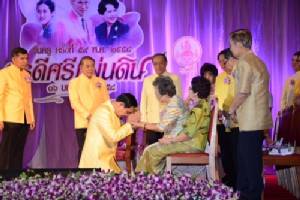 นายกฯ เผยครูสอนให้เป็นคนดี
