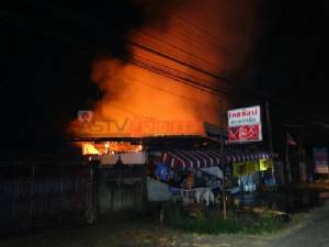 เพลิงไหม้ร้านขายสินค้าสะดวกซื้อที่เขาย้อยวอด