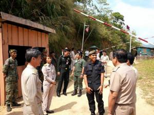 รองผู้ว่าฯ ตราดติดตามการปฏิบัติงานของผู้นำชุมชน อปท.ในพื้นที่บ่อไร่