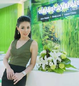 คุณหมอแวนด้า-ศิริวรรณ ไม่แคร์ใครว่าไม่เวิร์ก ดูผลงานหน้าเซเลบหลายคนได้ !