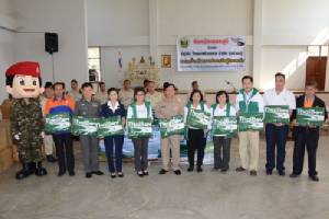 ไทยเบฟ ส่งมอบผ้าห่มพื้นที่ภัยพิบัติหนาวเพชรบุรี