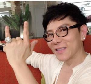 เจ๊ชูให้ของขวัญตัวเองเป็นแหวนเพชรเม็ดเป้ง แค่ 30 กะรัต