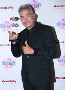 อ.เผ่าทอง ทองเจือ คว้ารางวัล พิธีกรที่สุดแห่งปี จากดาราเดลี่