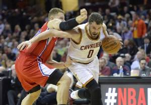 "เลิฟ-เจมส์" ถล่มคลิปส์ แคฟส์ไร้พ่าย 12 เกมรวด