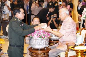 “ป๋าเปรม”พูดชัด-“บิ๊กตู่”พูดแล้วงง!
