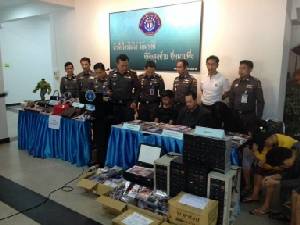 ป.ยึดสินค้าละเมิดลิขสิทธิ์ 300 ล้าน พร้อมบุกจับโรงงานผลิตซีดีเถื่อนย่านลำลูกกา