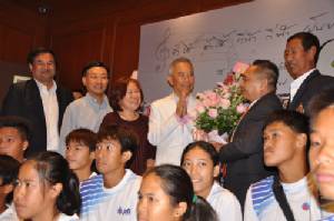 "สุวัจน์" ปลื้มคนกีฬาอวยพรอายุ 60 ปี มั่นไทยเจ้าซีเกมส์