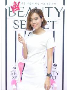 ทนเสียงรบเร้าไม่ไหว ! สาวติสต์ "ธาราวดี" ทำเสื้อผ้าแบรนด์ตัวเองซะเลย !