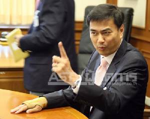 “อภิสิทธิ์” เตือนใช้ ม.44 ปรองดองต้องตีโจทย์แตก - “นิพิฏฐ์” ยัน ปชป.ไม่ใช่คู่ขัดแย้ง