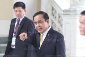 “บิ๊กตู่” ฉุนสื่อจี้ถามฟัน “ธัมมชโย” - ใช้อำนาจห้าม “ปู” ไปนอก ประชดสั่งปิดสื่อ จับคนผิดยิงเป้าดีไหม