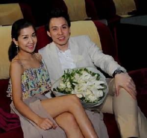 คู่รักเซเลบ "ธนเทพ-ทพญ.พิชชุดา ทัพภะทัต" นำทีม 40 คู่หวาน ดูหนังสุดฮอต !