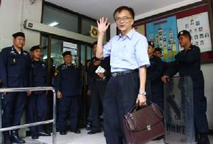 ไล่ออก “สมศักดิ์ เจียมฯ” พ้นธรรมศาสตร์ ละทิ้งราชการเกิน 15 วัน - ใบลาออกยังไม่อนุมัติ