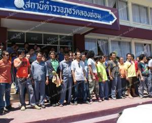 ตร.กระบี่สกัดจับรถชุมนุมสหกรณ์ฯ หลังมีคนแจ้งซุกยาบ้า คนขับเผยถูกกลั่นแกล้ง