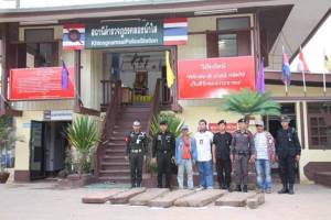ทหารสนธิกำลังตรวจยึดไม้พะยูงเตรียมส่งข้ามแดน
