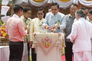 นายกฯ ระบุ กม.ภาษีที่ดิน ต้องหารือมาตรการยกเว้น ปัดแจกเงินเกษตรกรอายุ 60 ปี
