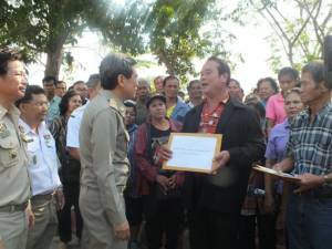 เกษตรกรนครปฐมรวมตัวร้องรัฐเร่งจัดสรรงบประมาณกองทุนฟื้นฟู
