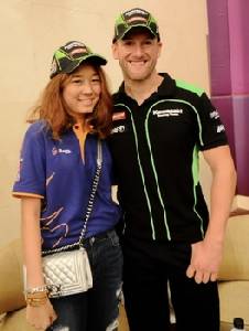 "น้องมะนาว-พรรษพร" ช่วยคุณพ่อทนงรับแขกแข็งขัน เหตุปลื้มนักแข่งดัง "ทอม ไซค์ส"