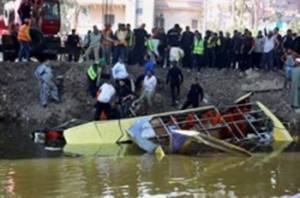 เกิดอุบัติเหตุรถบัสดิ่งลงคลองในอียิปต์ มีผู้เสียชีวิตอย่างน้อย 12 ศพ