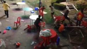 [ชมคลิป] โต๊ะจีนเดือด! เด็กบางน้ำเปรี้ยวห้าวเป้ง ตีกันกลางงานบวชพังยับ