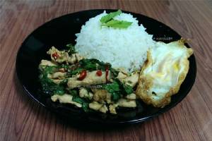 “กะเพราไก่ไข่ดาว” เมนูสร้างโลกร้อนมากสุดในครัวการบินไทย!!!