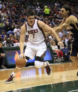 ฟอร์เวิร์ดเติร์กโคตรแม่น "บัคส์" ลุ้นเพลย์ออฟ NBA