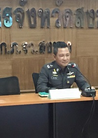 เด้ง! ผู้การฯ สงขลา-ชุดปราบปรามยาเสพติด หลังชาวบ้านร้องลูกชายถูกซ้อมจนตาย