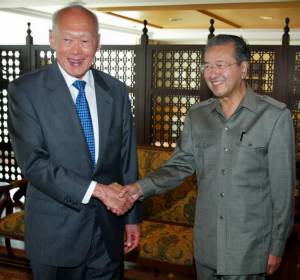 สืบประเด็นความเหมือนที่แตกต่างของผู้นำรุ่นลายคราม: ลีกวนยู VS มหาเธร์
