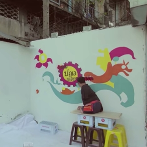 [คลิป] สุดยอด! หนุ่มพิการใช้เท้า-ปากวาดรูปแก้มลภาวะสายตาได้สวยโคตร