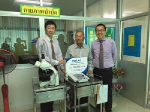 ผู้บริหารพัดลมฮาตาริมอบเครื่องมือแพทย์