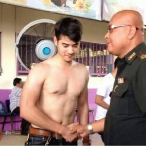นี่ก็เหมือนไปมั้ย! "โต้ สุหฤท" โพสต์ภาพสัสดี "มาริโอ้" หน้าคล้ายตน